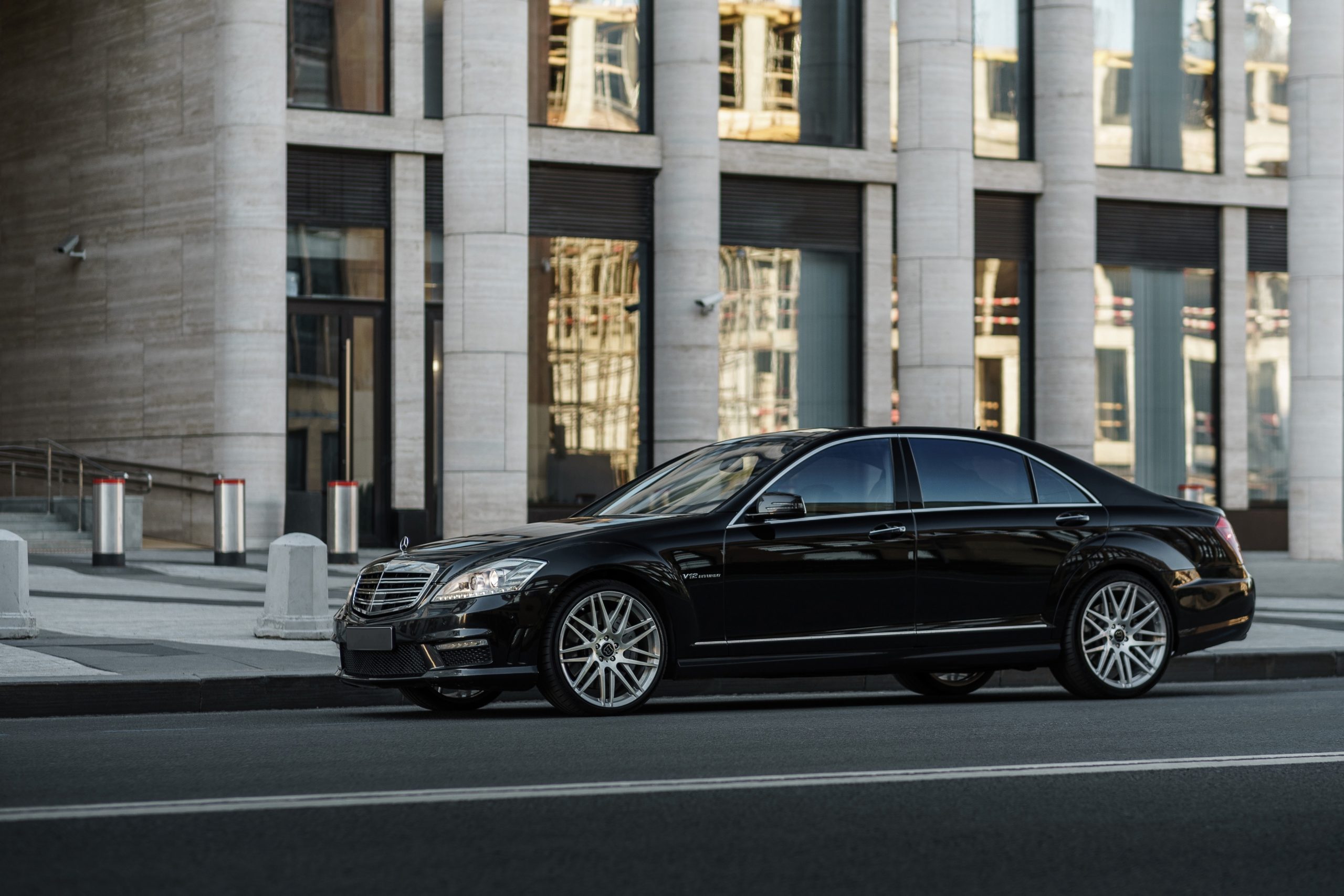 MERCEDES BENZ S550: